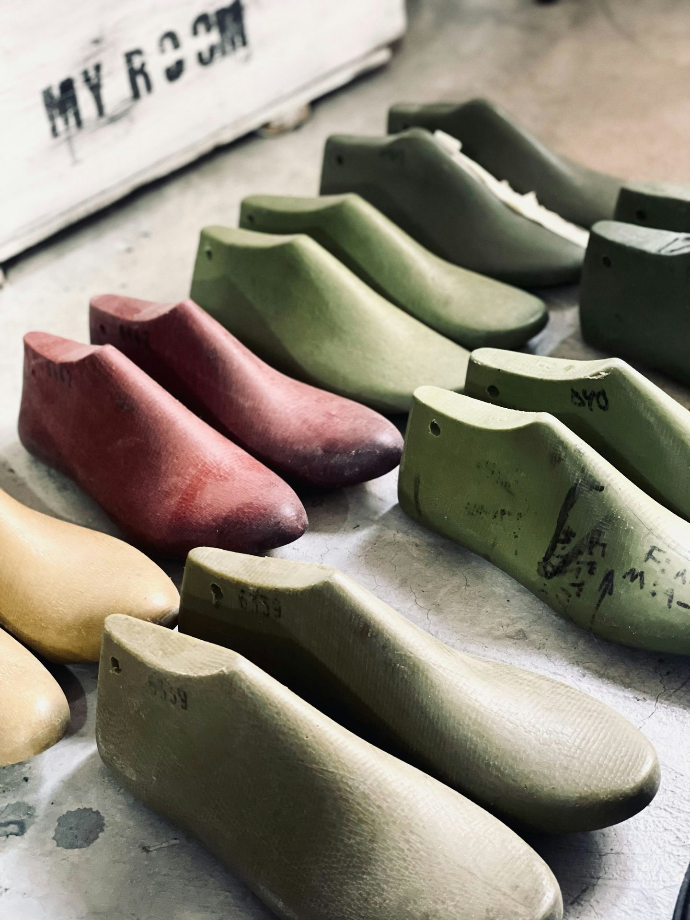 a group of shoes mold sitting on top of a table